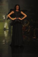 Model walk the ramp for Swapnil Shinde show at Lakme Fashion Week Day 4 on 6th Aug 2012 (32).JPG
